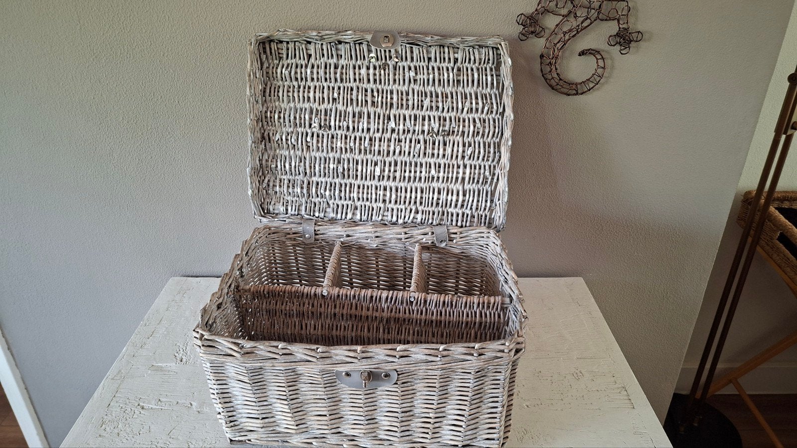 Grijze Rotan Opbergmand / Picknickmand met Deksel, Gebruikt, Mand, Ophalen of Verzenden, Riet