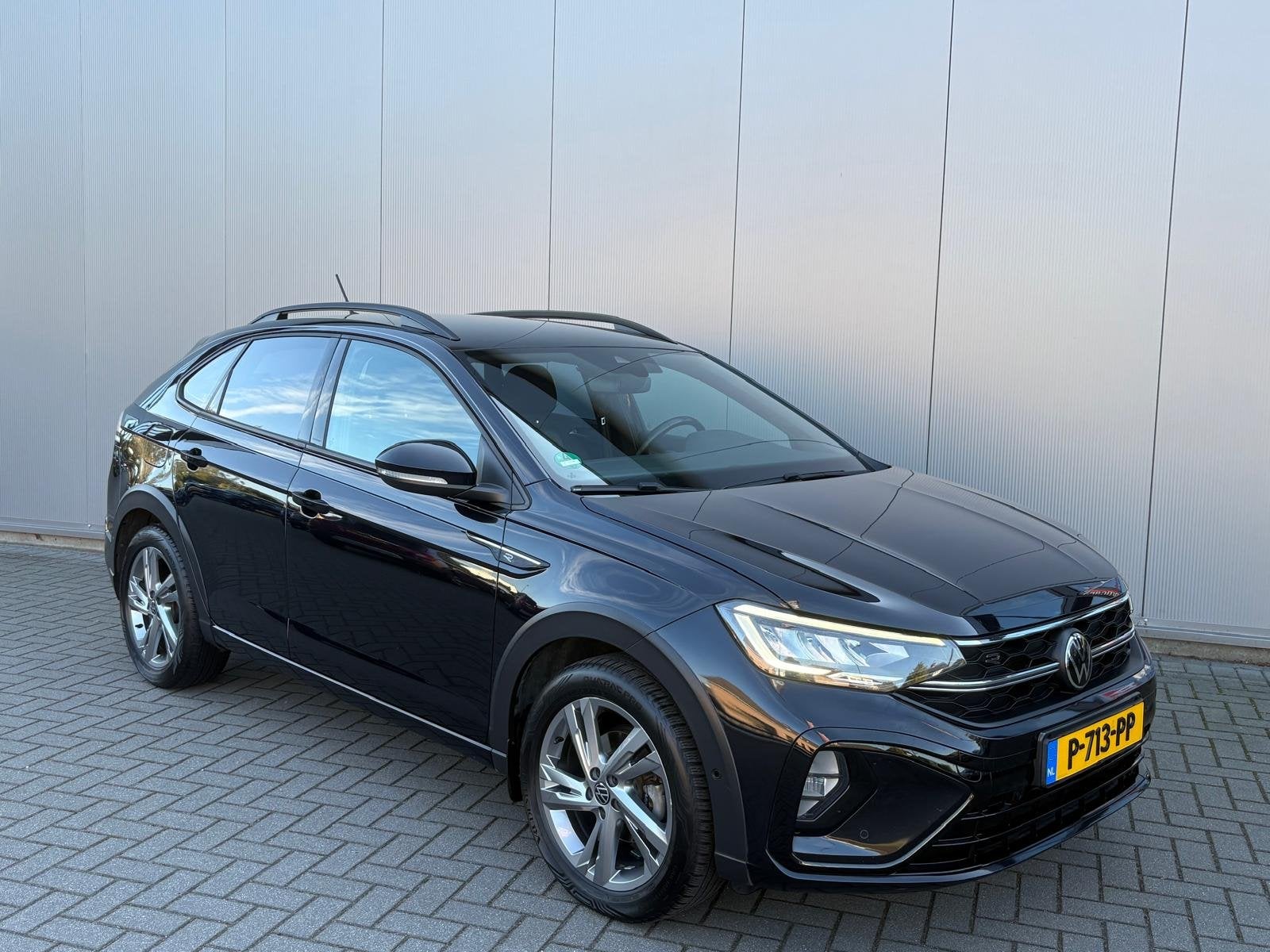 Volkswagen Taigo 110PK TSI Automaat R-Line Business Carplay-, Auto's, Gebruikt, Euro 6, Zwart, 630 kg