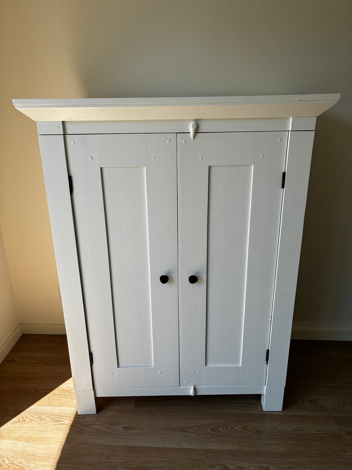 Witte houten kast – €25– ophalen in Maastricht, Ophalen, Zo goed als nieuw, 120 tot 170 cm