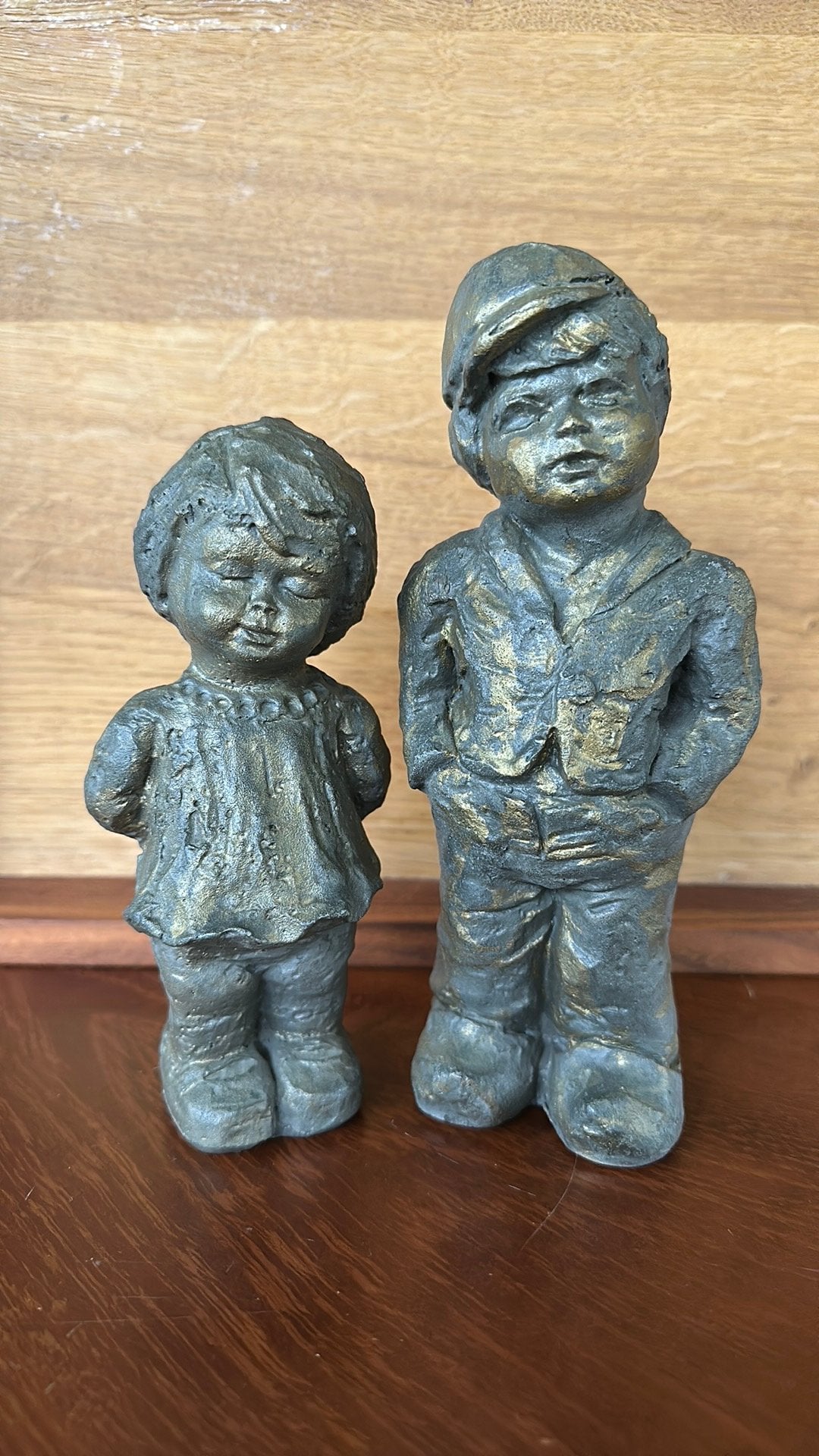 Beelden van Geert Kunen - Jongen en Meisje, Groep mensen, Minder dan 20 cm, Gips, Ophalen of Verzenden
