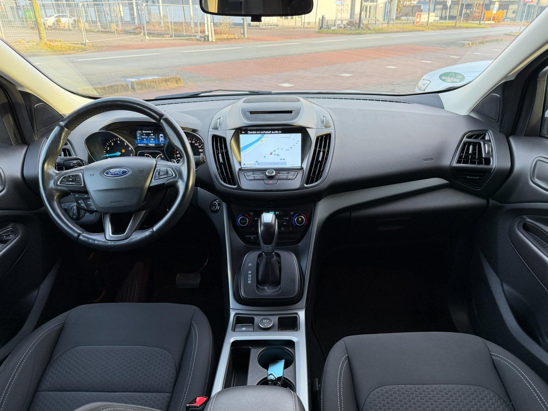 Ford Kuga 1.5 Titanium 4WD AUT|NAVI|Cruise|Carplay!, Auto's, 12 maanden, Stof, Euro 6, 4 cilinders