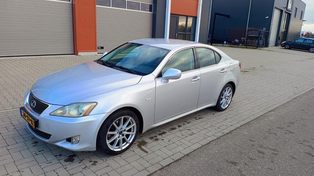 Lexus IS 250 2.5 AUT 2007 Grijs, Achterwielaandrijving, 1535 kg, Zilver of Grijs, 6 cilinders