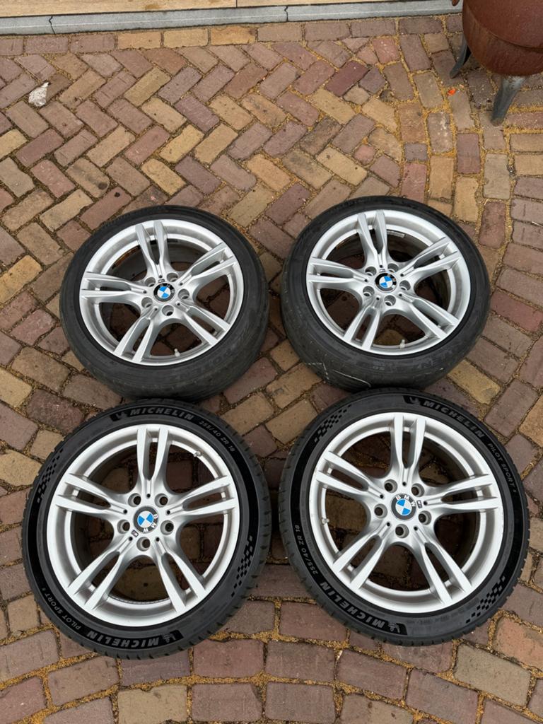 18 inch originele BMW velgen met breedset zomerbanden, Auto-onderdelen, Banden en Velgen, Ophalen, 18 inch, Gebruikt, Banden en Velgen