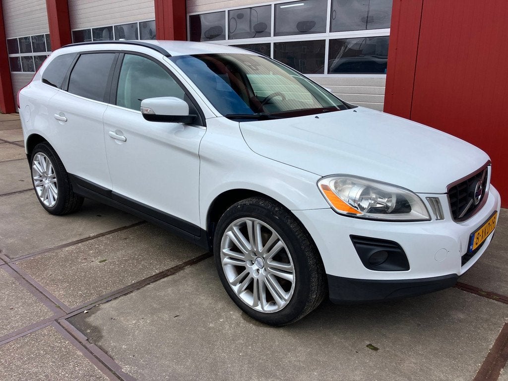 Volvo XC60 2.4D Momentum, Voorwielaandrijving, Stof, Gebruikt, 1618 kg