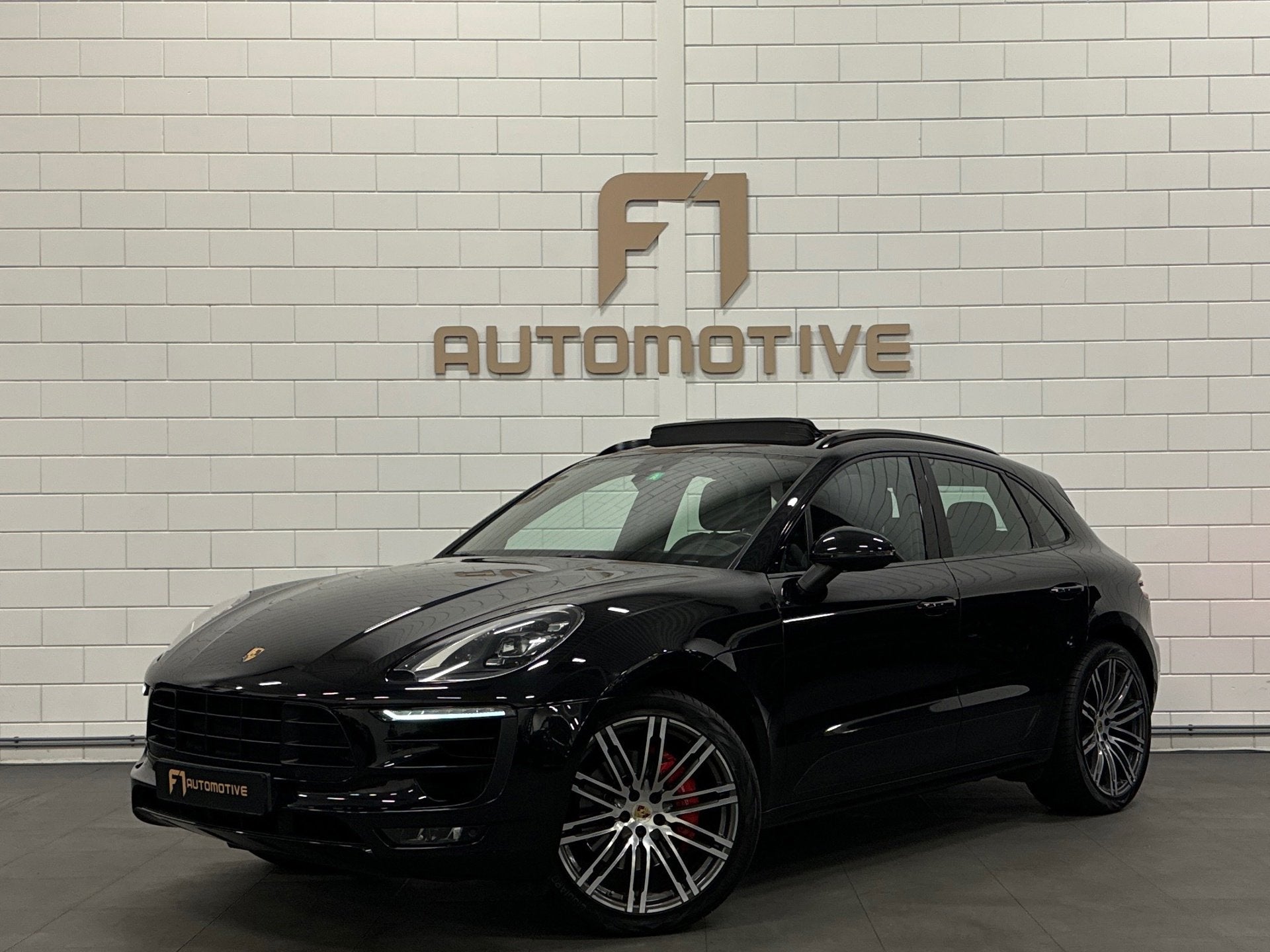 Porsche Macan 3.0 GTS Pano|Bose|18w|Luchtv|Sportuitlaat, Automaat, Dealer onderhouden, Gebruikt, Bedrijf