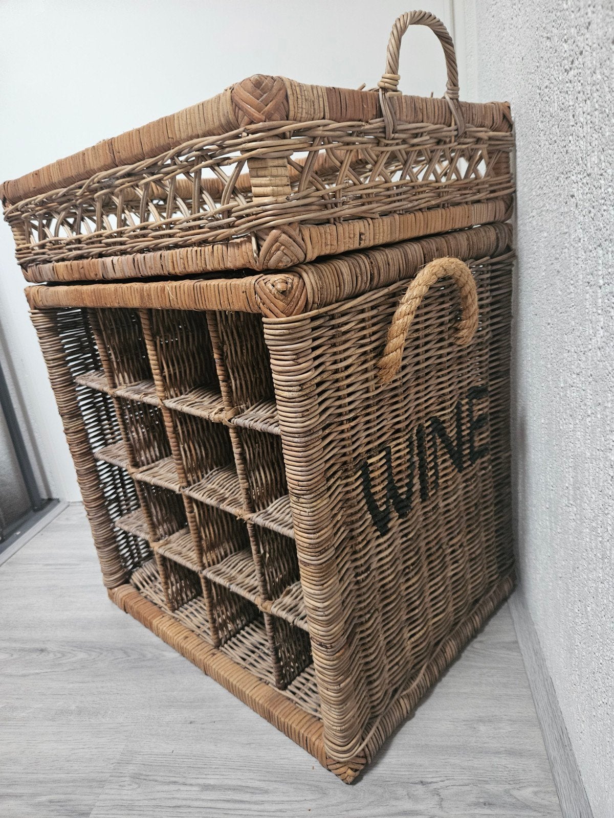 Rieten wijnkast met dienblad voor 16 flessen, Ophalen, Zo goed als nieuw, Overige materialen, 15 tot 25 flessen