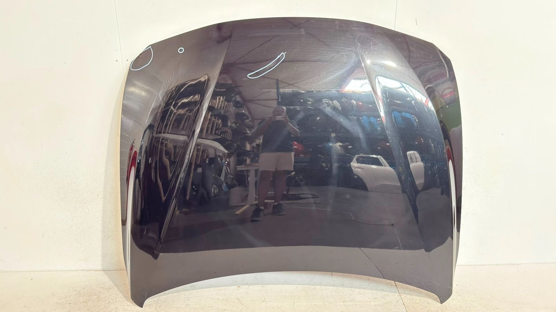 BMW 3-serie F30 F31 motorkap, Petuelring 130
80788  Munich, DE, Gebruikt, Voor, Info@bmw.de