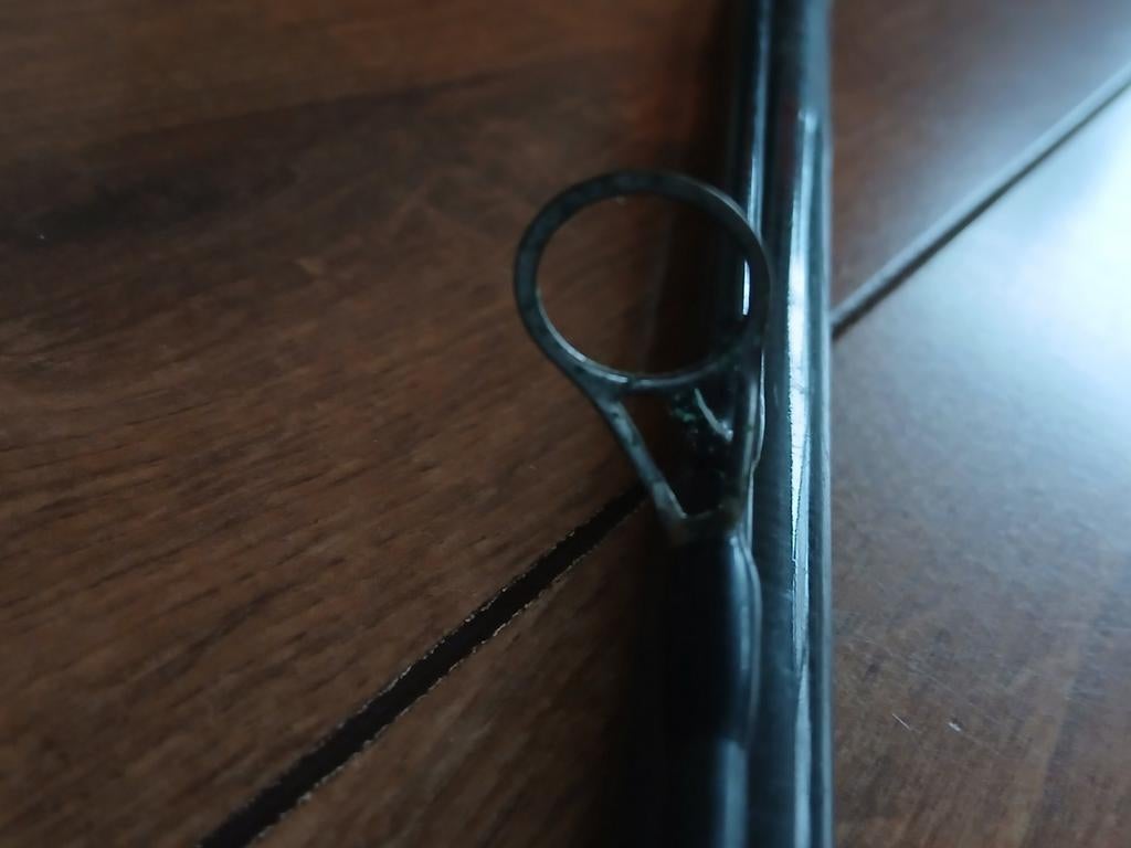 Gezocht: iemand die oogjes kan maken van hengels, Ophalen, Werphengel