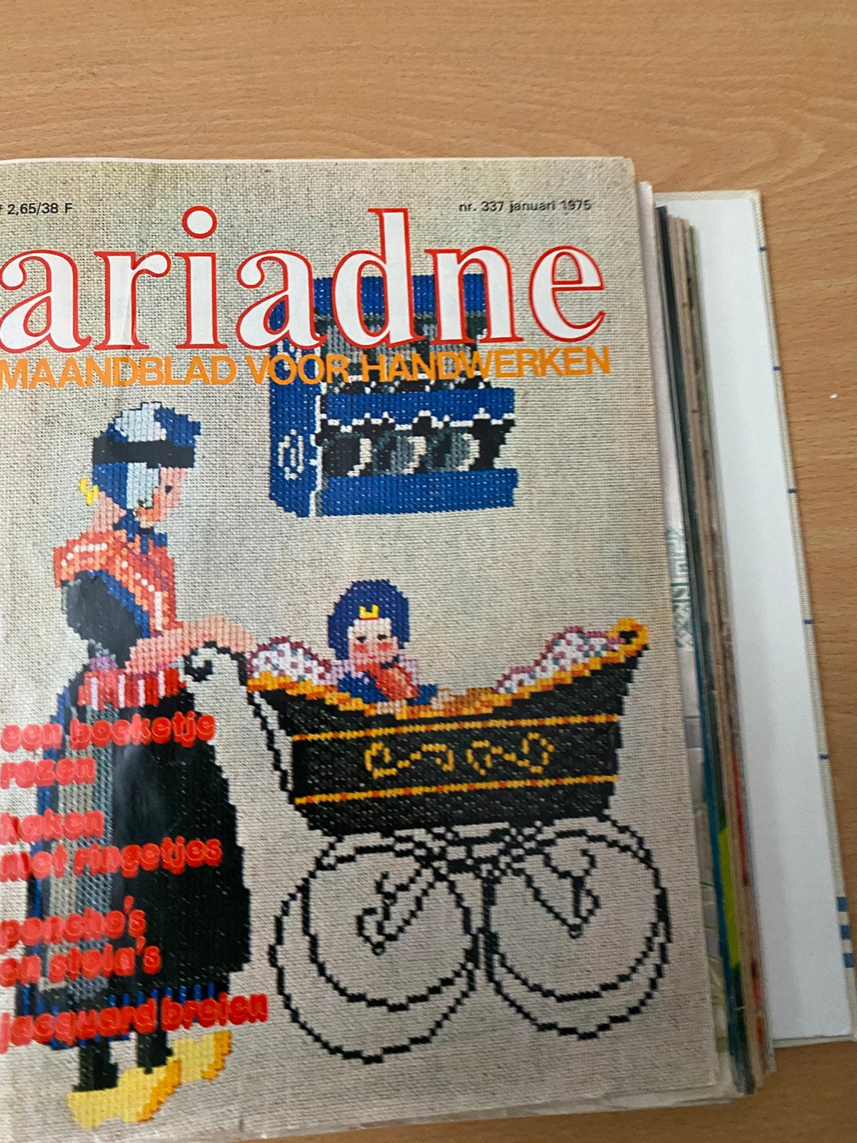 Compleet jaargang van Ariadne uit 1975., Ophalen of Verzenden, Zo goed als nieuw, Breien of Haken, Patroon of Boek