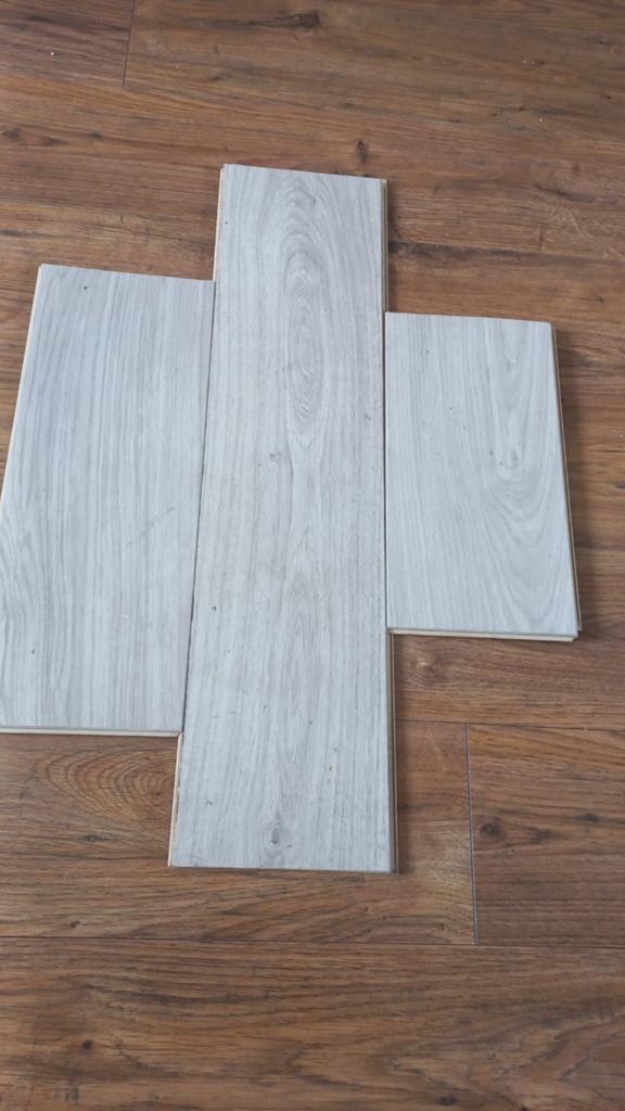 27 vierkante meter laminaat met v groef, Ophalen, 25 tot 50 m², Laminaat