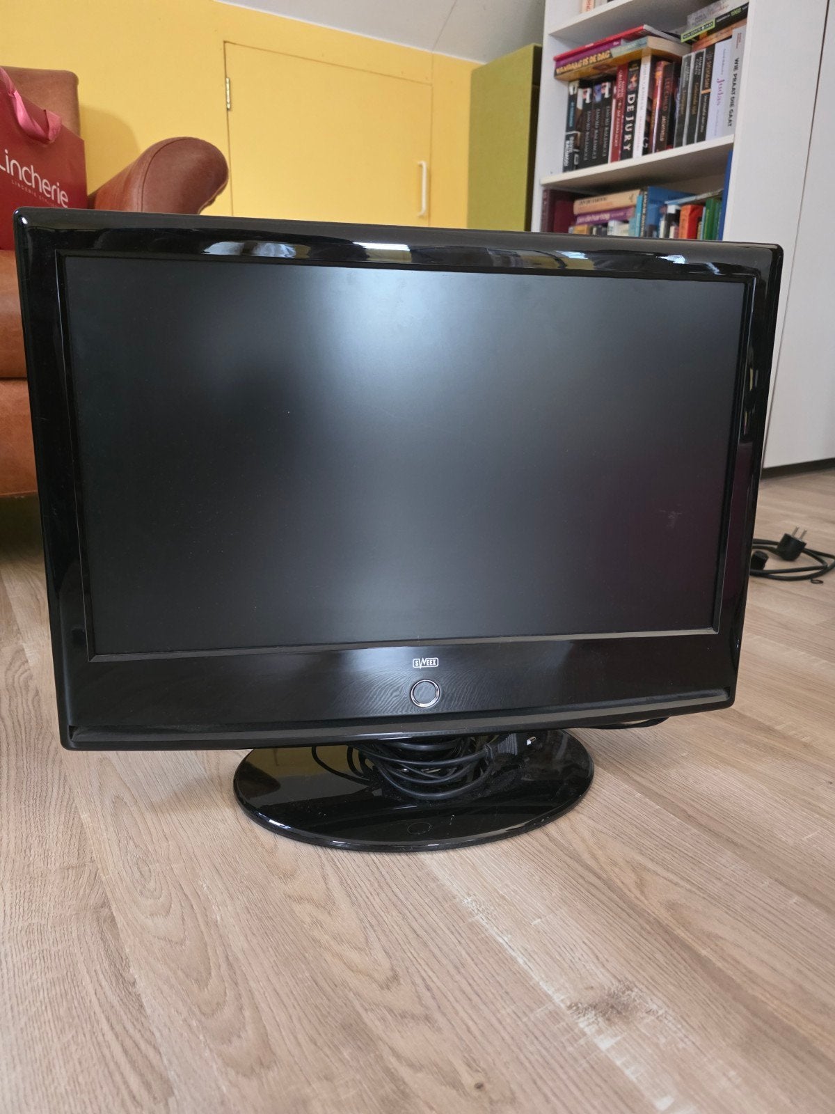 Sweex TV  (22 inch) met muurbeugel, diverse aansluitingen, Gebruikt, 50 Hz, 40 tot 60 cm, Ophalen