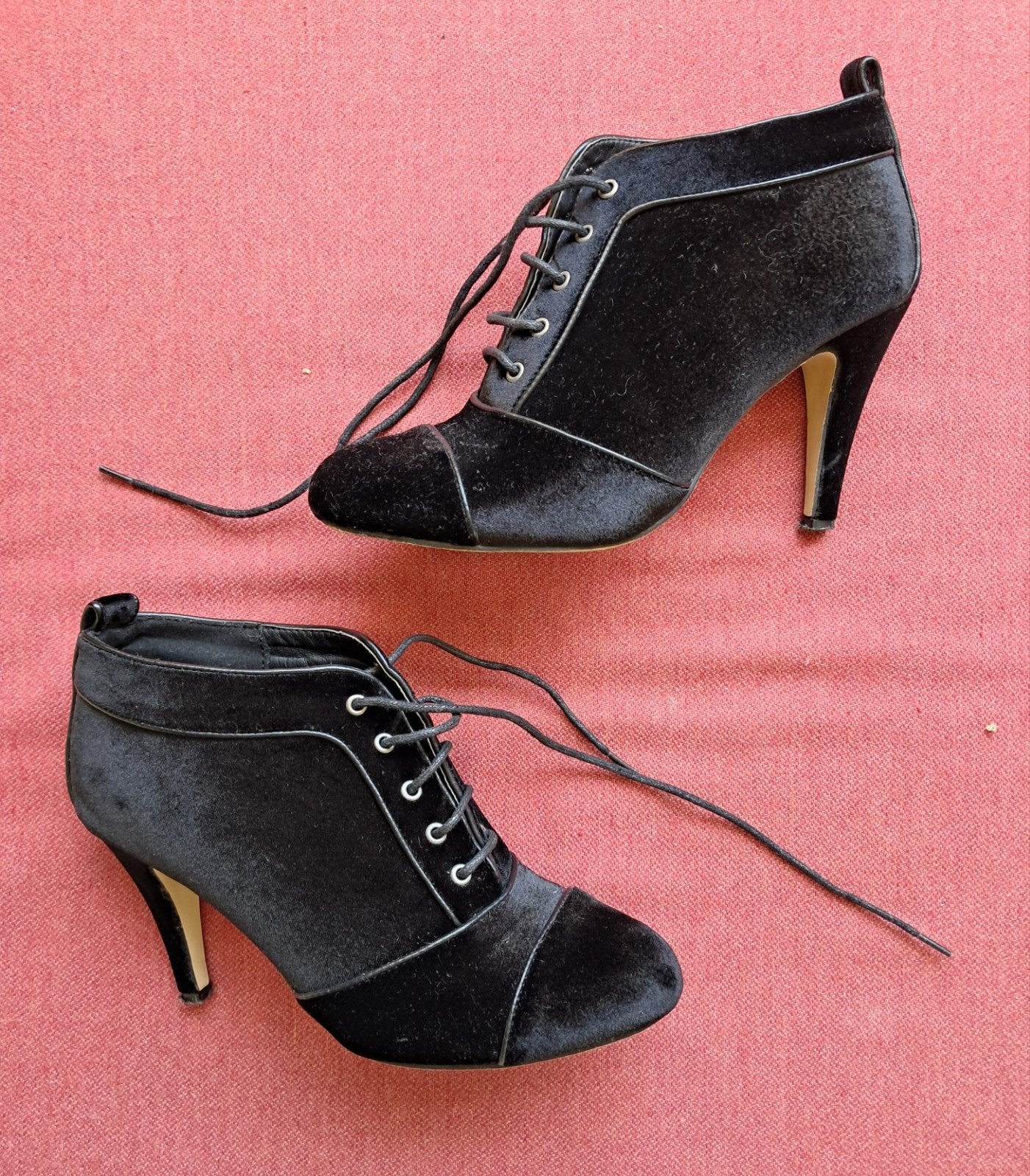 Sacha fluwelen enkellaarsjes met naaldhak 9 cm, Kleding | Dames, Schoenen, Zwart, Lage of Enkellaarzen, Ophalen of Verzenden, Zo goed als nieuw