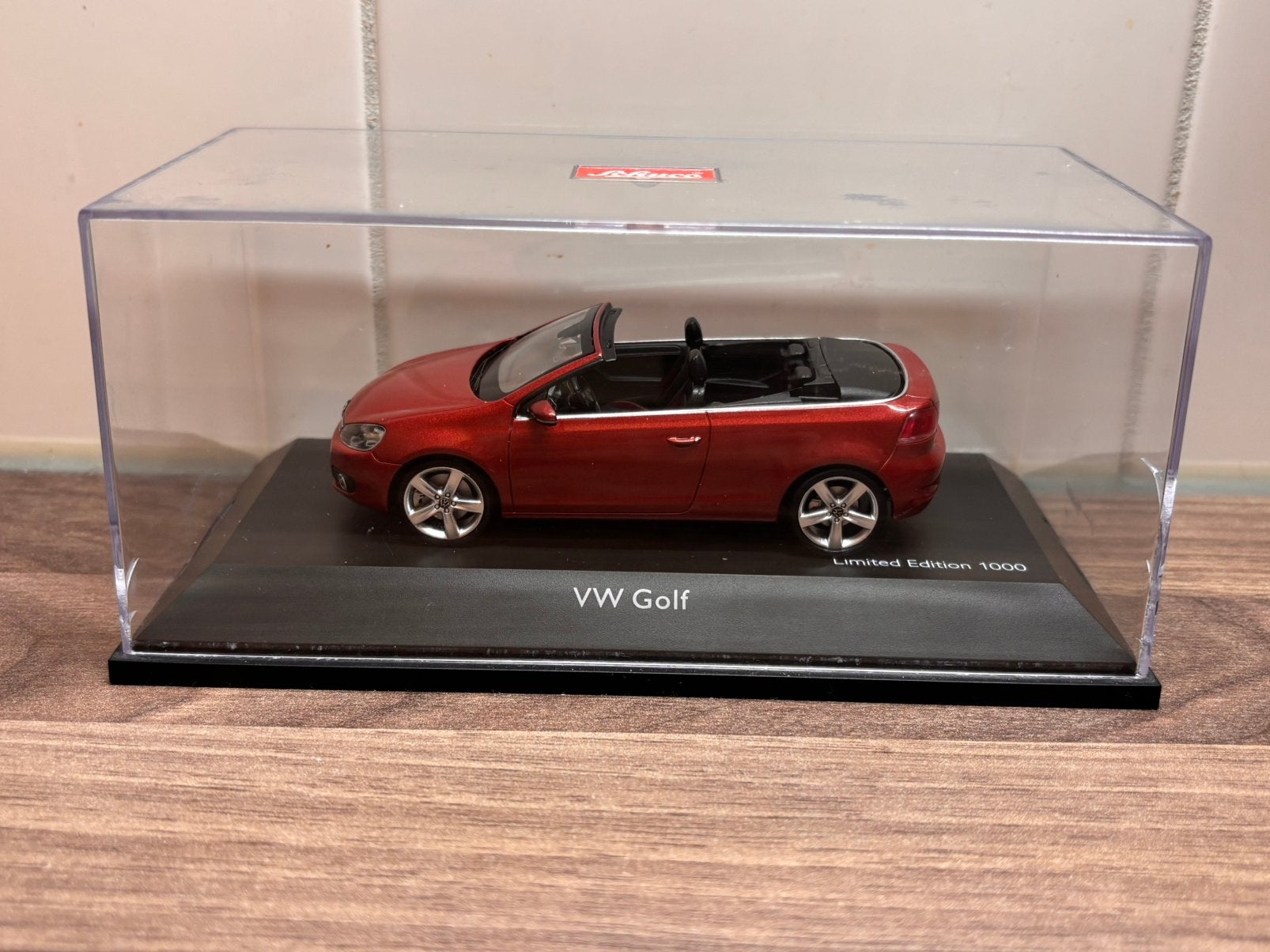 Volkswagen Golf VI Cabriolet Red Schuco 1:43, Hobby en Vrije tijd, Modelauto's | 1:43, Ophalen of Verzenden, Zo goed als nieuw