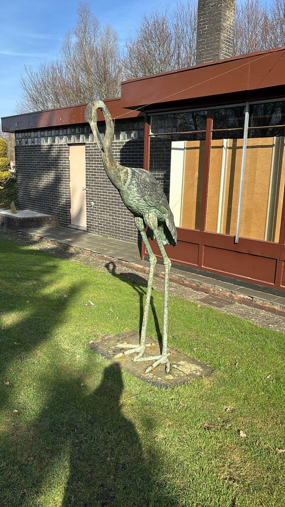 Groot bronzen tuinbeeld met patina - kraanvogel - 220cm hoog, Ophalen, Gebruikt, Metaal, Dierenbeeld