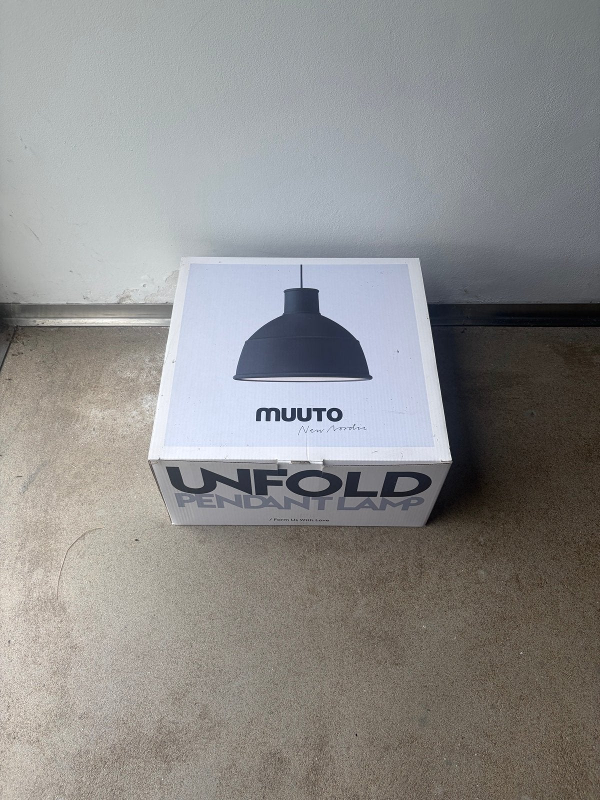 MUUTO Unfold hanglamp - Zwart, Huis en Inrichting, Ophalen of Verzenden, Zo goed als nieuw, Kunststof, E27 (groot)
