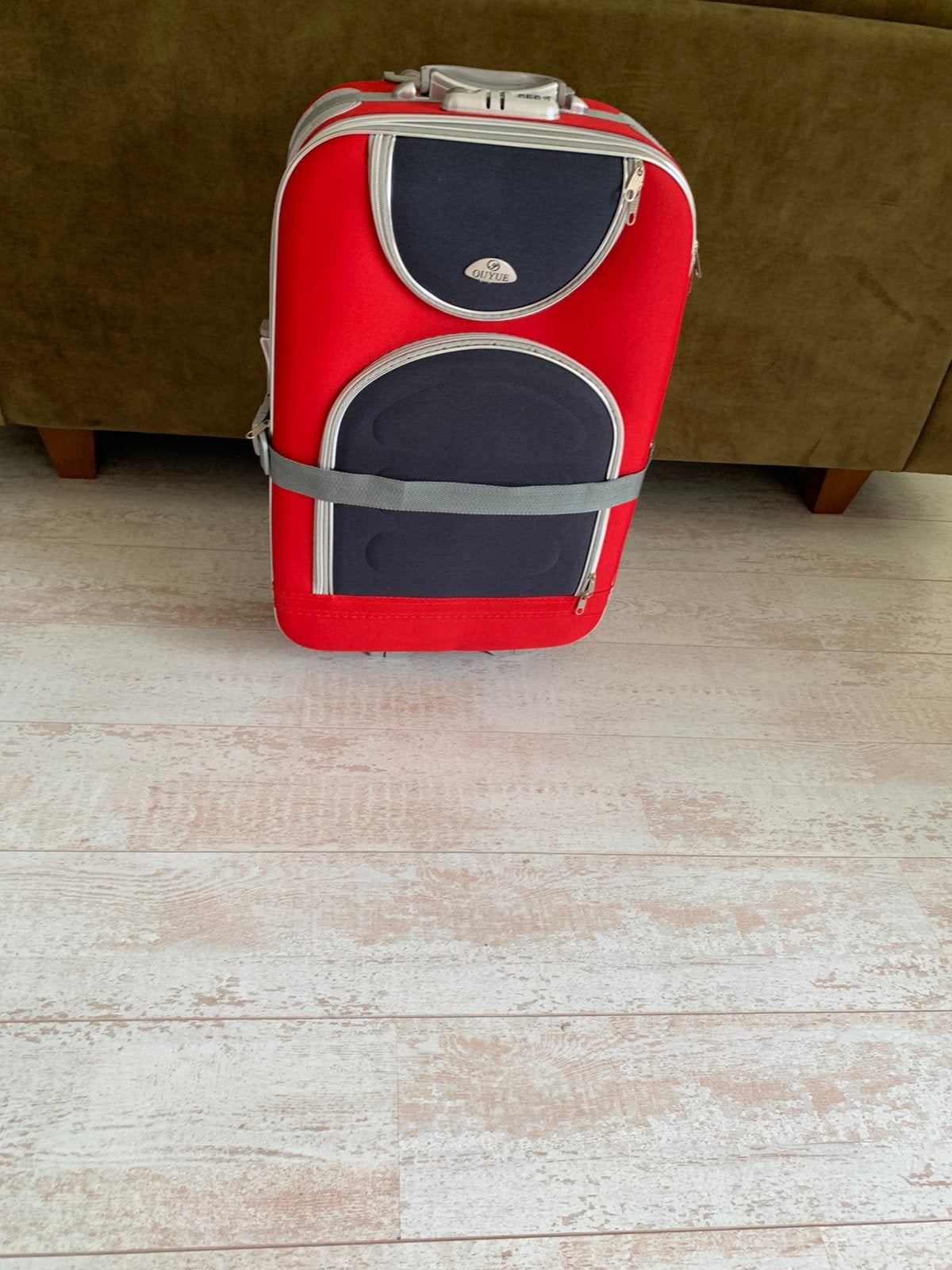 Te koop rode koffer 1x gebruikt . z.g.a.n, Overige materialen, Slot, Zo goed als nieuw, Ophalen