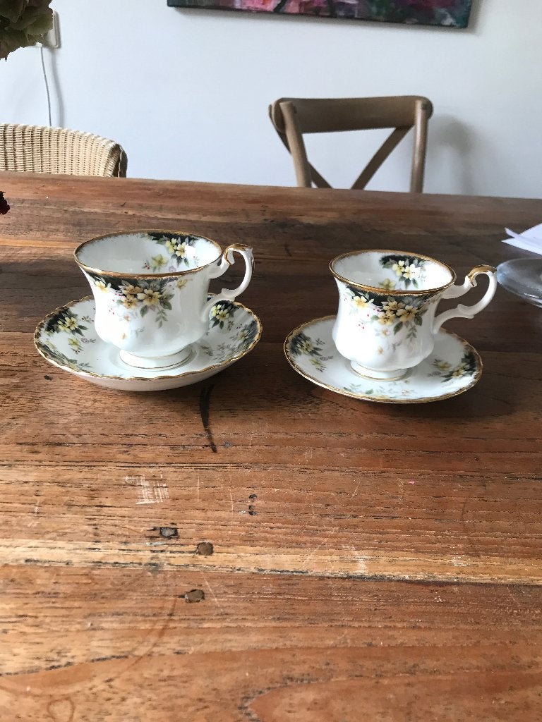 ROYAL ALBERT dames en herenkopje, Ophalen of Verzenden, Zo goed als nieuw, Porselein, Kop en/of schotel