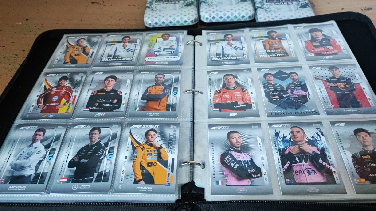 F1 Topps Turbo Attax 2025 kaarten met 3 blikjes, Hobby en Vrije tijd, Verzamelkaartspellen | Overige, Ophalen of Verzenden, Zo goed als nieuw