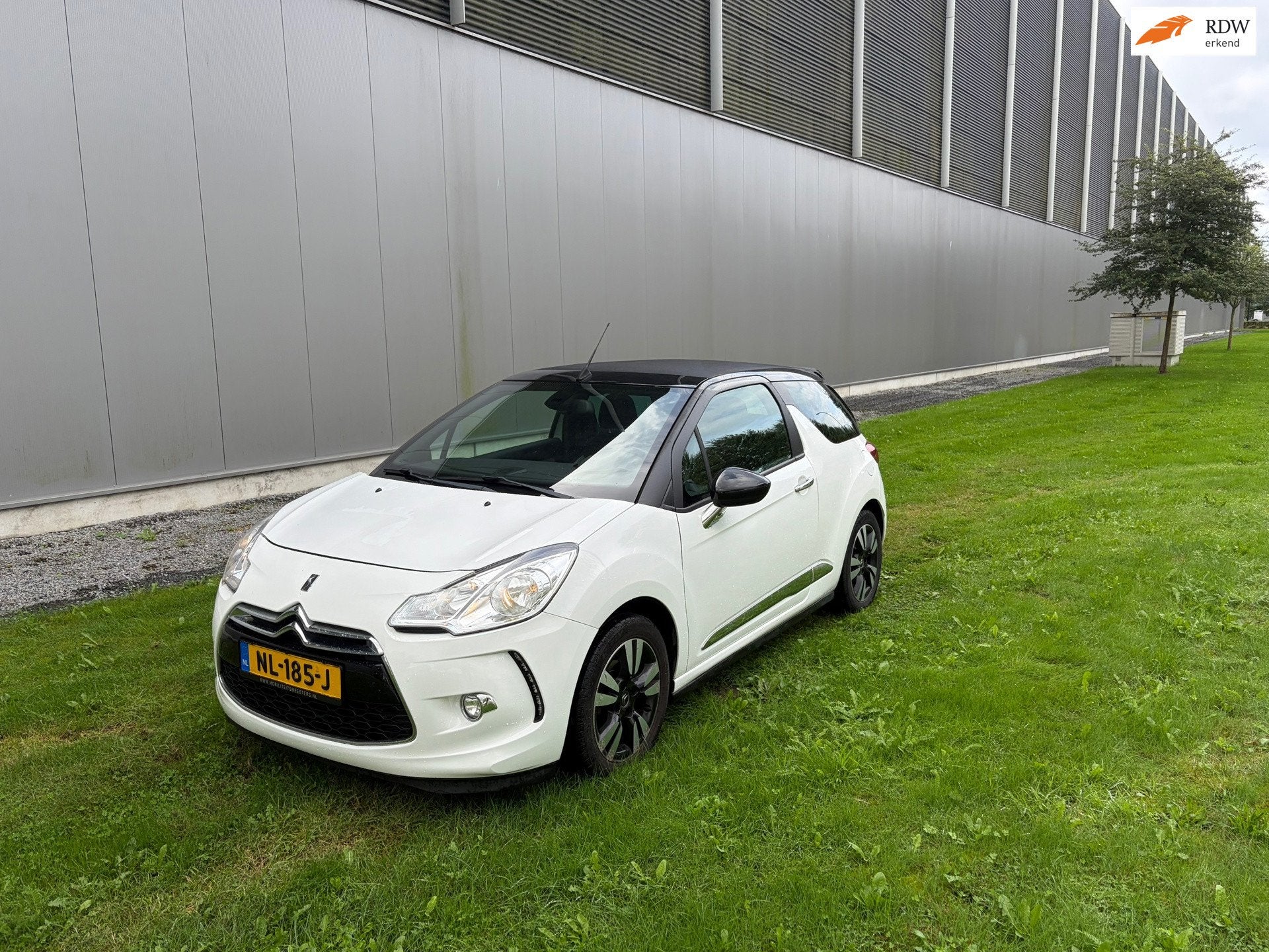 Citroen DS3 Cabrio 1.2 VTi So Chic, Auto's, Voorwielaandrijving, Euro 5, Gebruikt, 1199 cc