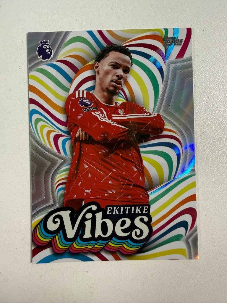 Hugo Ekitike Vibes Topps Premier League 2026-27, Ophalen of Verzenden, Nieuw, Buitenlandse clubs, Poster, Plaatje of Sticker