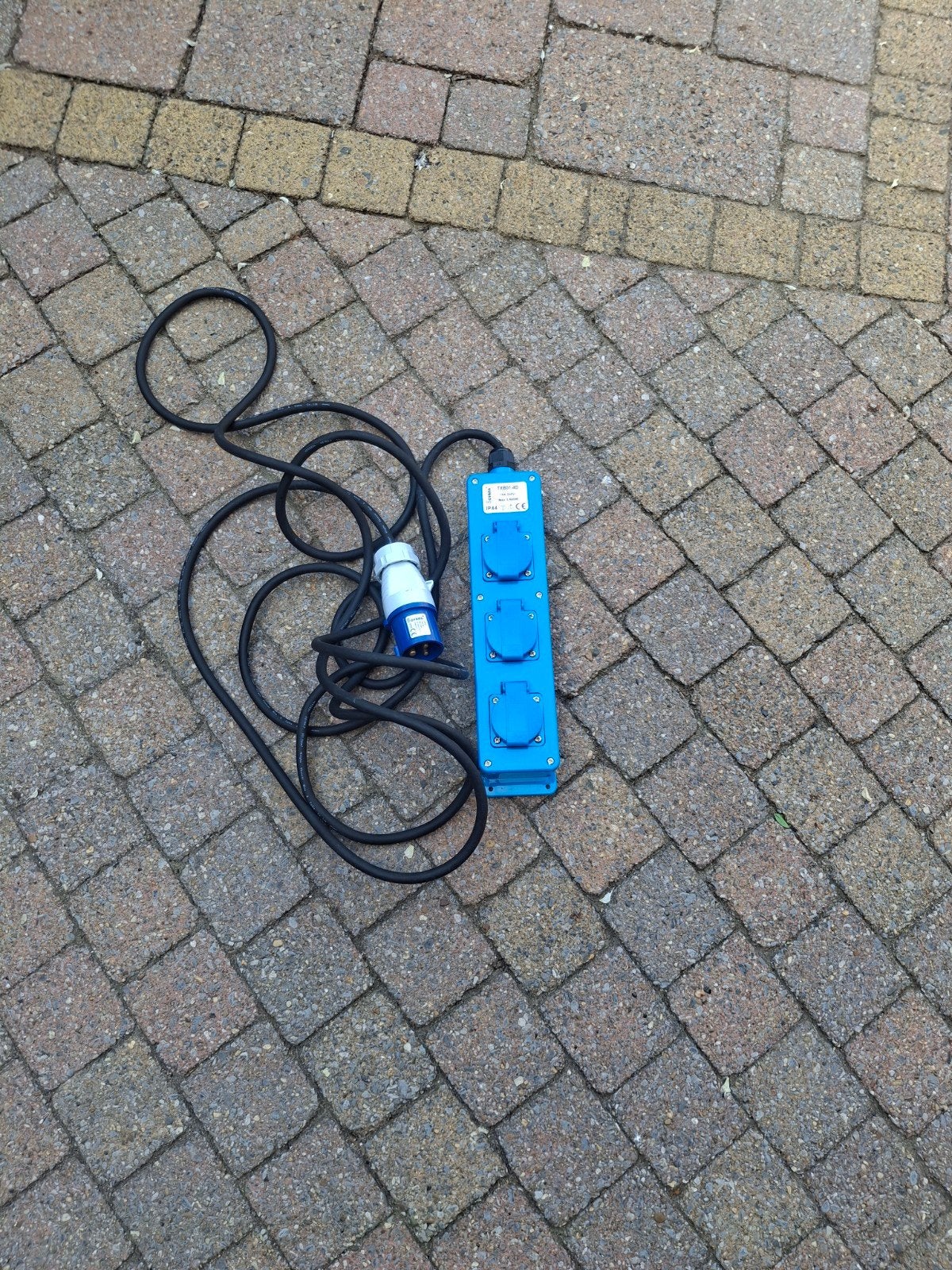 Nieuwe CEE verlengkabel met 3x stopcontact, 5 meter, Ophalen of Verzenden, Nieuw, Kabel of Snoer