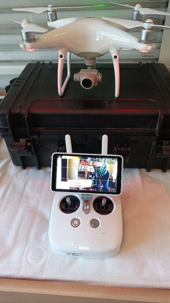 DJI Phantom 4 Pro +( LCD Sherm) Extra Accu,s, Topstaat,475€, Audio, Tv en Foto, Drones, Ophalen, Cameradrone, Zo goed als nieuw