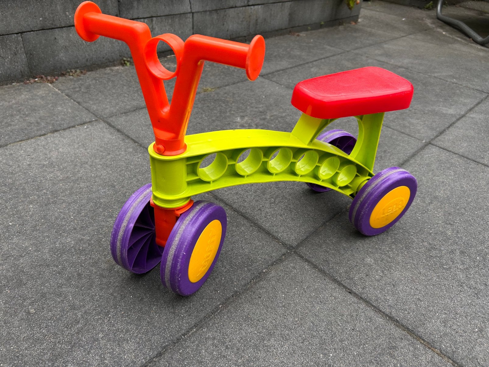 Kleurrijke Loopfiets voor Peuters, Kinderen en Baby's, Speelgoed | Buiten | Voertuigen en Loopfietsen, Ophalen, Gebruikt, Loopfiets