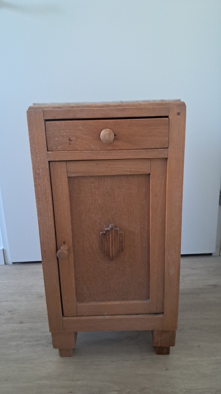 mooi antiek geloogd eiken nachtkastje met marmer blad.., Huis en Inrichting, Slaapkamer | Nachtkastjes, Ophalen, Gebruikt, Minder dan 45 cm