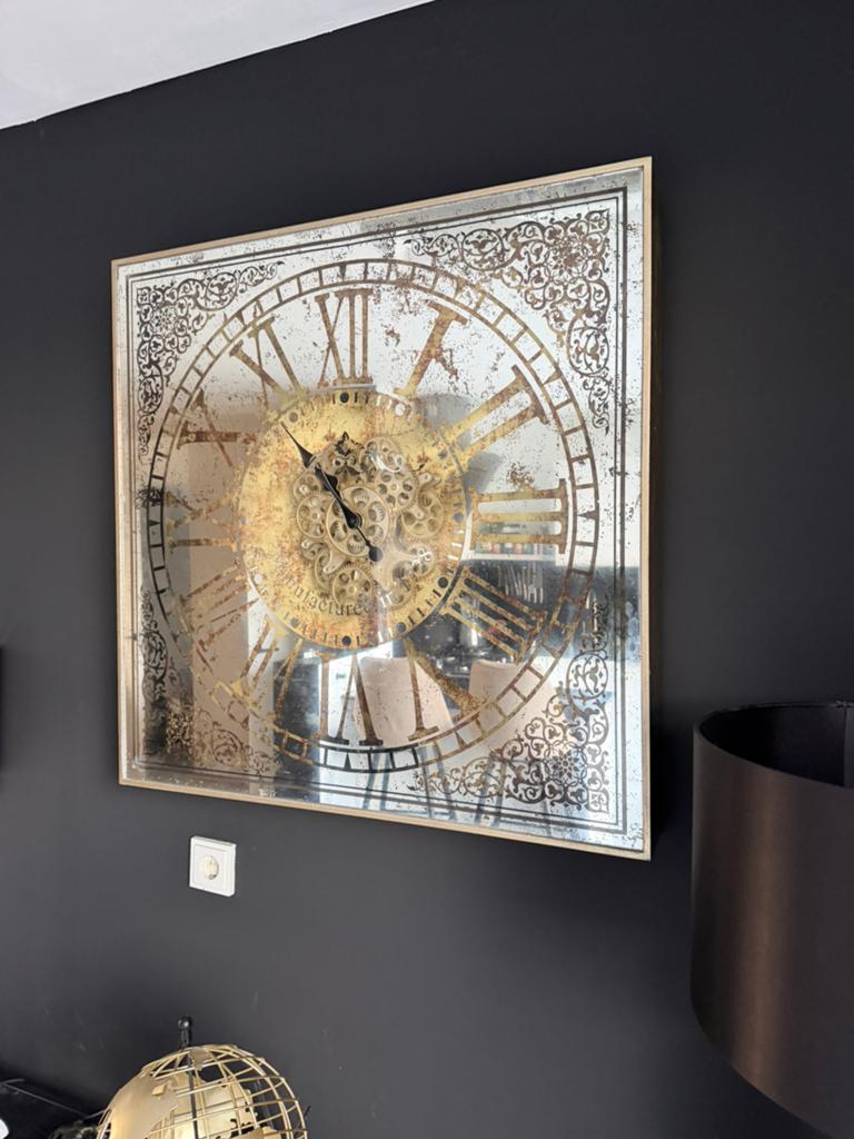 Grote spiegelklok met Romeinse cijfers, Ophalen of Verzenden, Zo goed als nieuw, Analoog, Wandklok