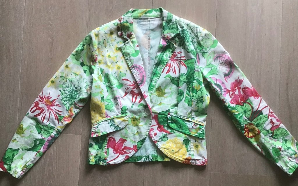 Trendy jasje met grote bloemen, 42, Maat 42/44 (L), Ophalen of Verzenden, Jasje, Gedragen