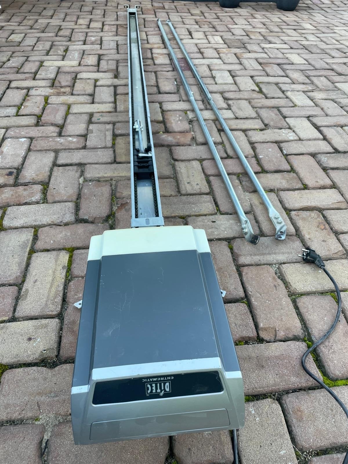 Garagedeuropener met afstandsbediening, Garagedeur, Zo goed als nieuw, Metaal, 200 tot 215 cm