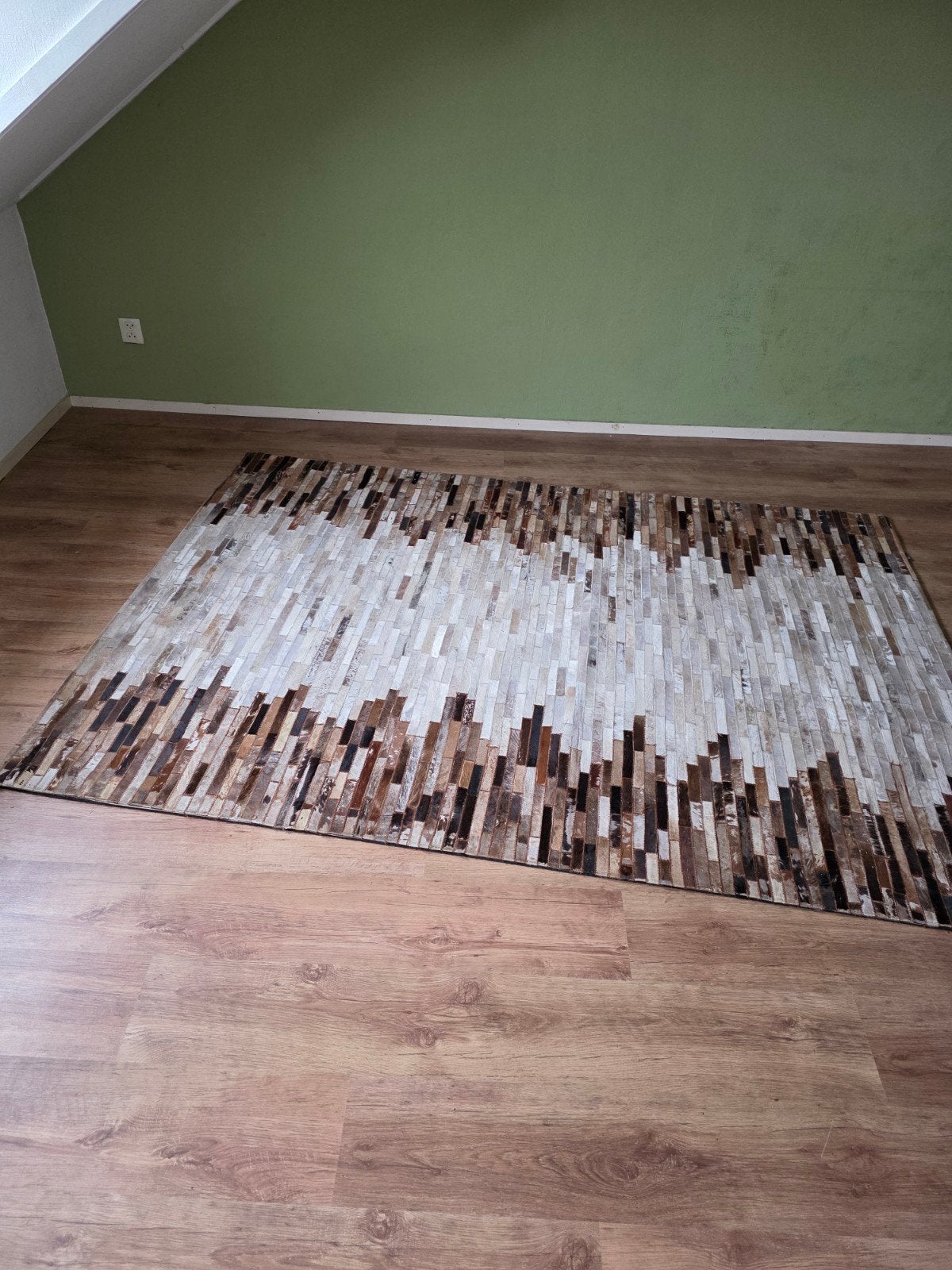 Handgemaakt dik vloerkleed van dierenhuid - India, Huis en Inrichting, Ophalen, 200 cm of meer, Zo goed als nieuw, Boho, Natuurlijk, Uniek, Handgemaakt