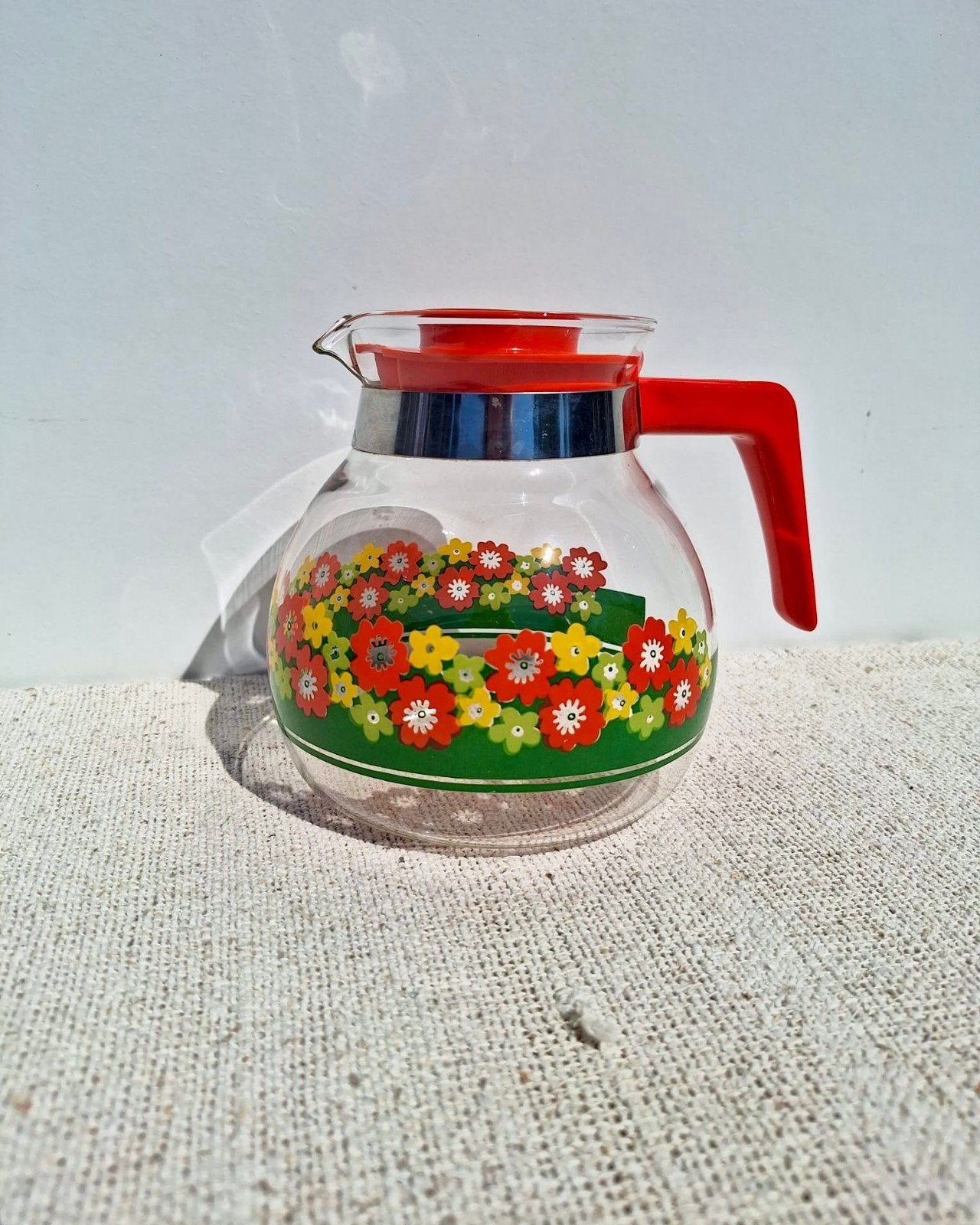 Jaren '70 theekan rood geel bloemendecor made in Germany, Huis en Inrichting, Keuken | Servies, Gebruikt, Glas, Ophalen of Verzenden