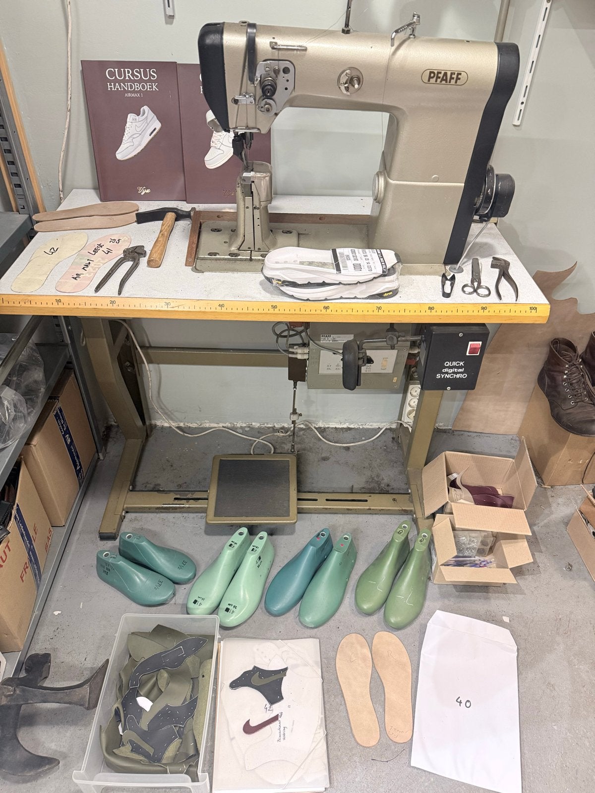 Complete set voor schoenmakers: Pfaff stikmachine & mallen, Ophalen, Naaimachine, Industrieel, Gebruikt