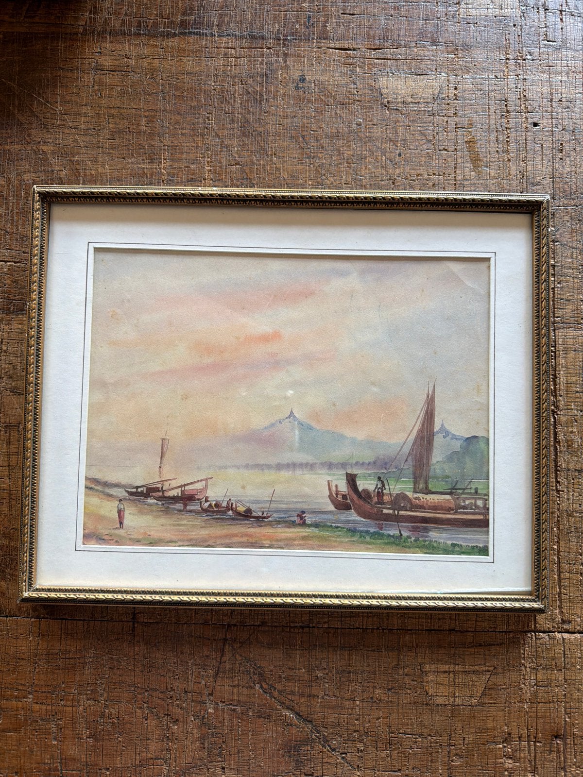 Aquarel van Aziatisch landschap met boten en bergen, Maritiem / water, Realistisch, Ophalen of Verzenden, Aquarel