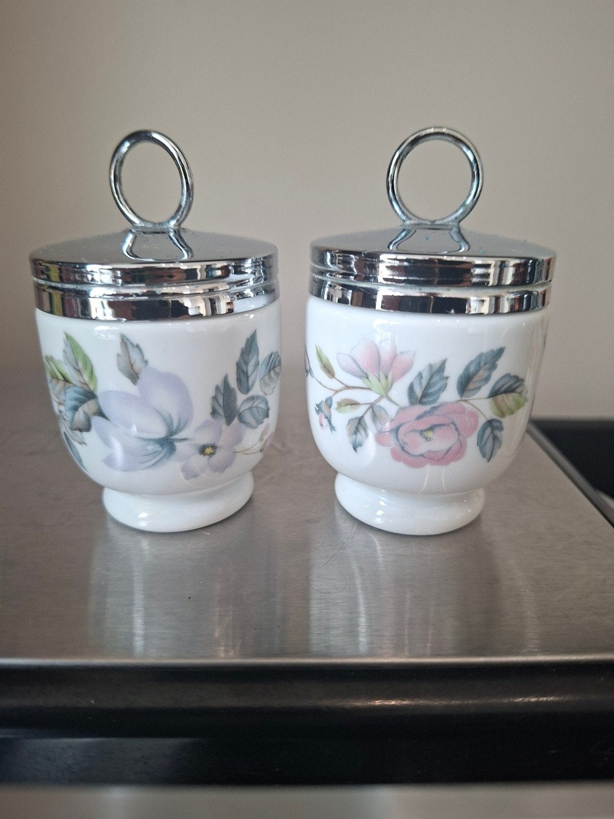 Set van 2 Royal Worcester porseleinen coddlers met bloemen, Ophalen of Verzenden