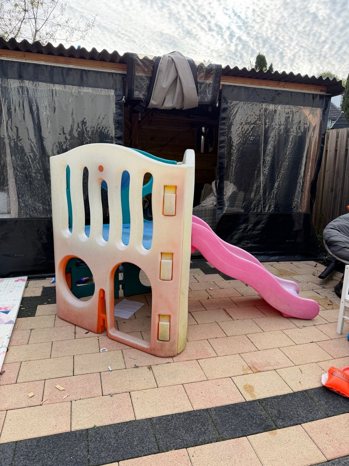 Little Tikes speelhuisje met glijbaan - Gratis af te halen, Kinderen en Baby's, Ophalen, Gebruikt, Kunststof