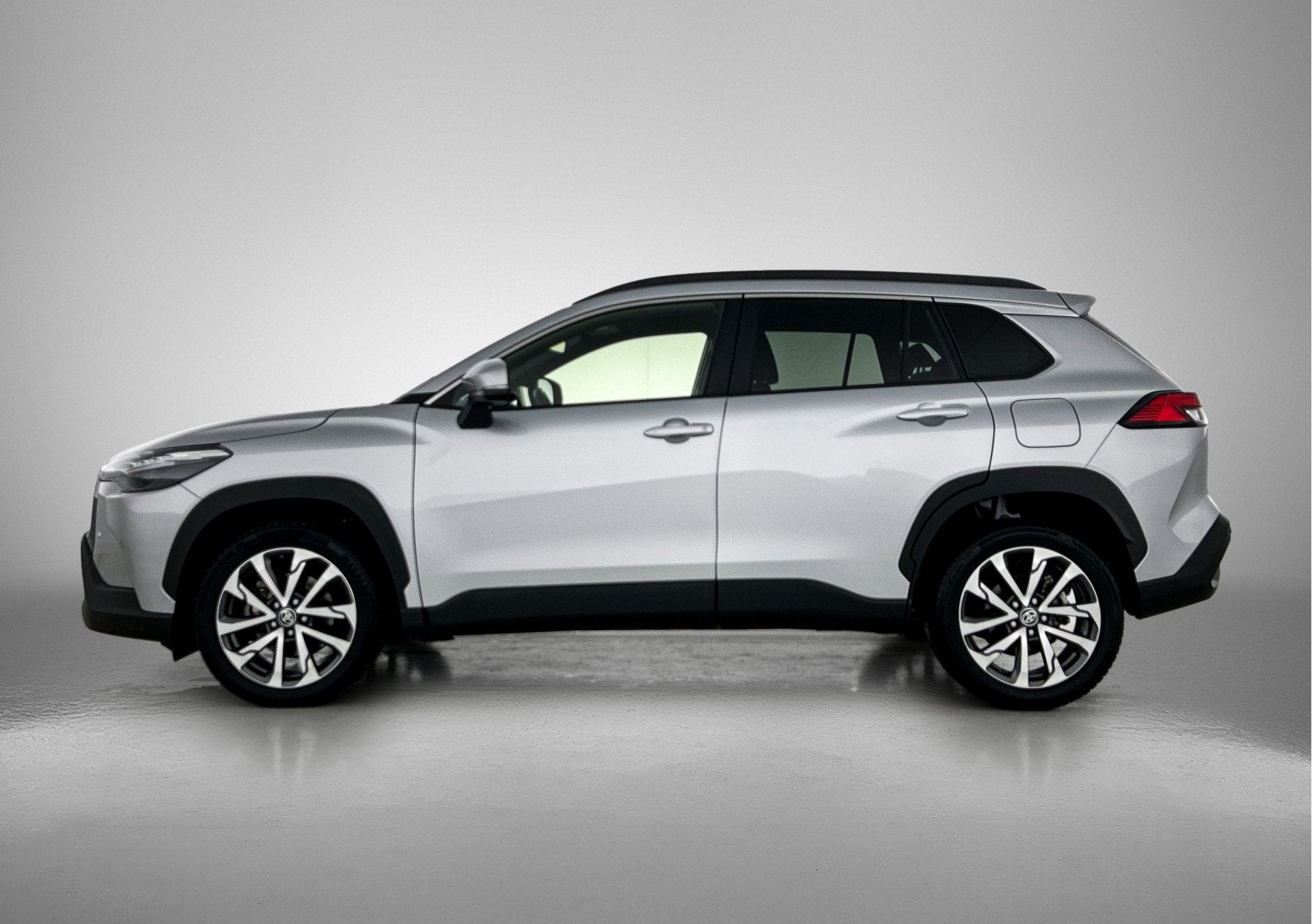 Toyota Corolla Cross | BTW voertuig | Stoel+stuurverwarming, 12 maanden, Stof, Gebruikt, 750 kg