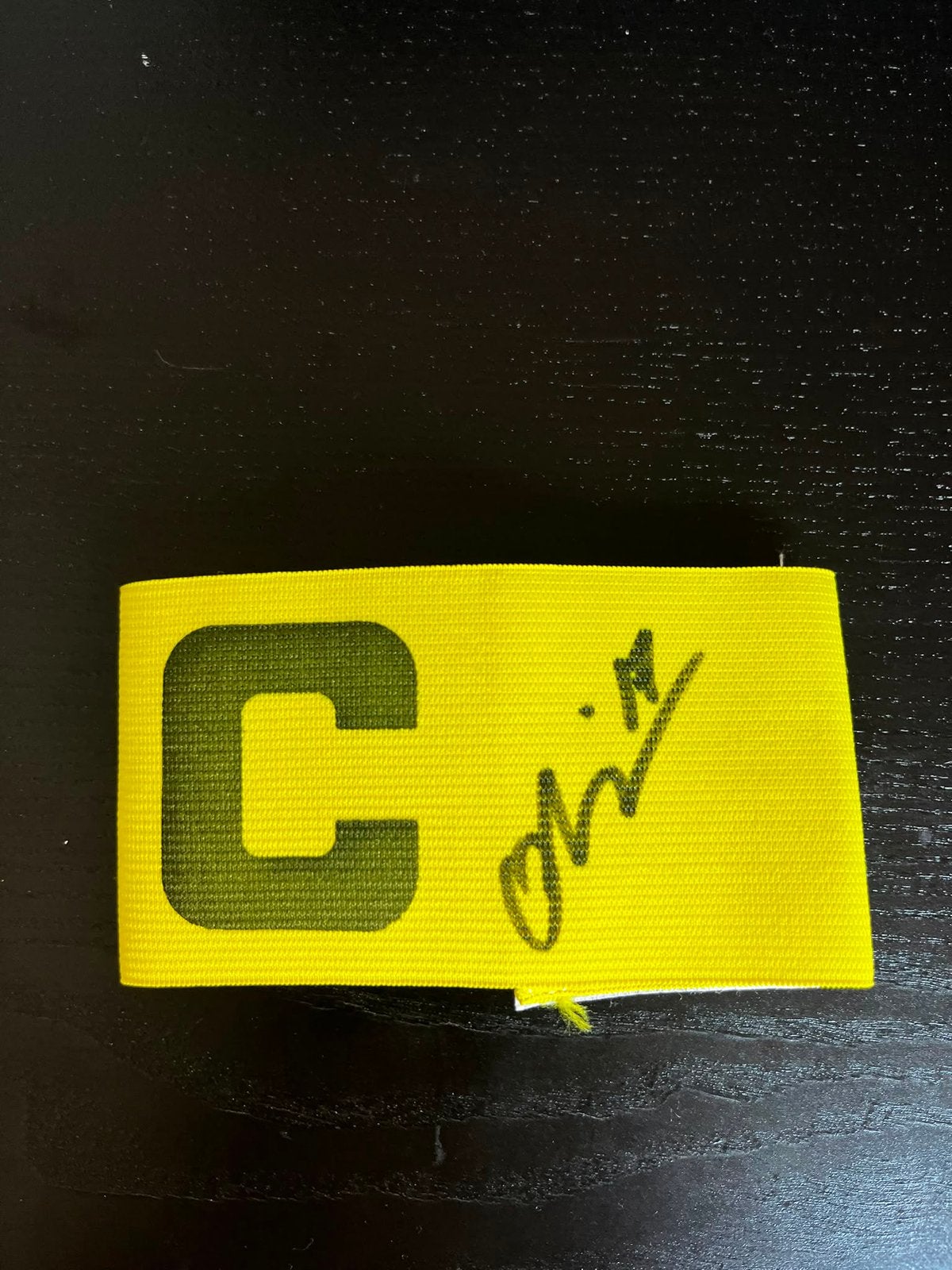 Gesigneerde aanvoerdersband door Oliver Edvardsen, Verzamelen, Sportartikelen en Voetbal, Ophalen of Verzenden, Gebruikt, Ajax