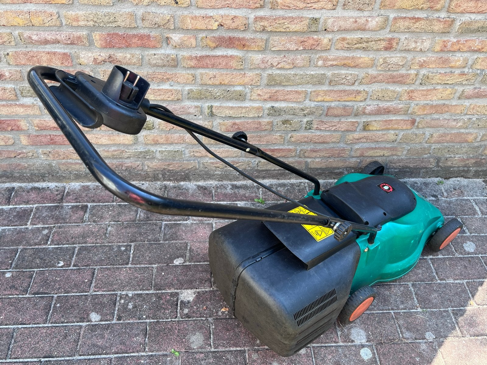 Black & Decker elektrische grasmaaier 1000W, Ophalen, Cirkelmaaier, Gebruikt, Elektrische grasmaaier