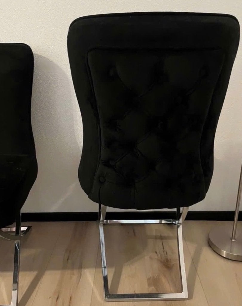 4 x zwarte fluwelen eetstoelen, Huis en Inrichting, Stoelen, Ophalen, Zo goed als nieuw, Zwart