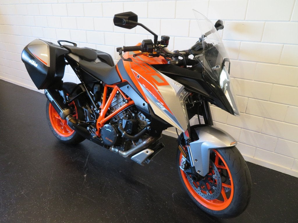 KTM SUPER DUKE 1290 GT NIEUWSTAAT! HIS! (bj 2020), Motoren, Bedrijf, Toermotor, 1290 cc
