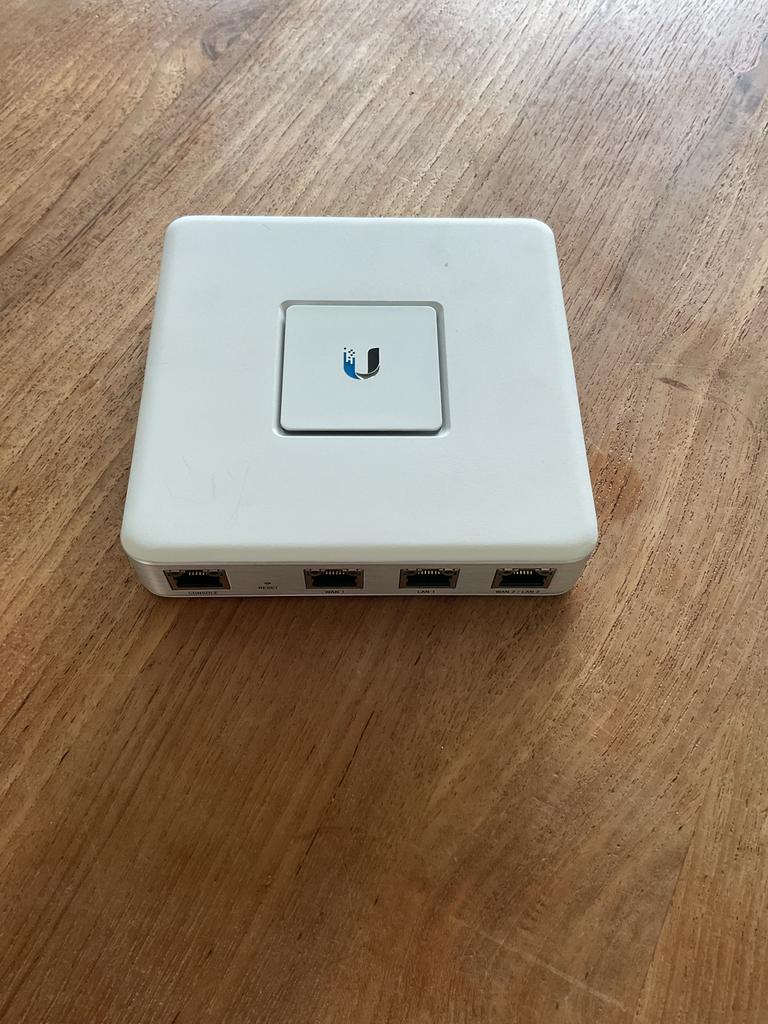 Ubiquiti UniFi Security Gateway (USG) Router, Computers en Software, Routers en Modems, Ophalen of Verzenden, Zo goed als nieuw