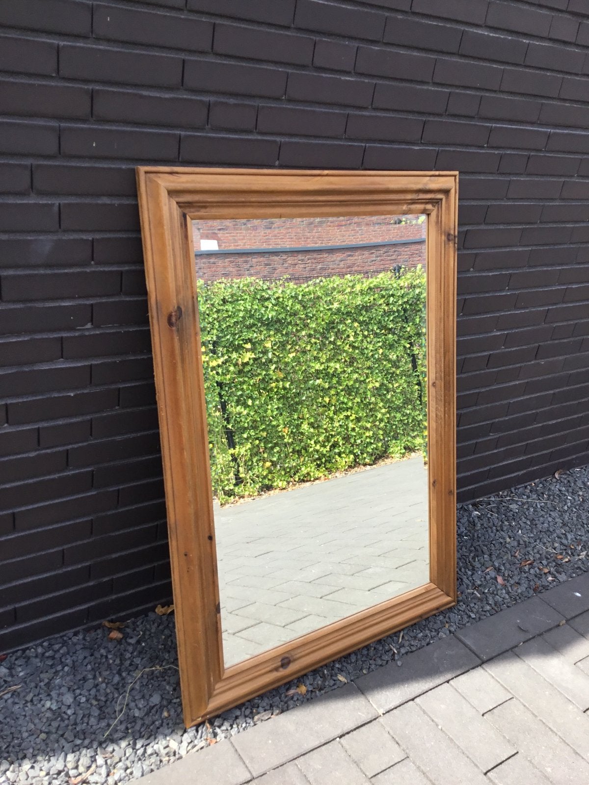 Grote spiegel met houten lijst 108 x 77 cm, Antiek en Kunst, Ophalen, Rechthoekig, 50 tot 100 cm, 100 tot 150 cm
