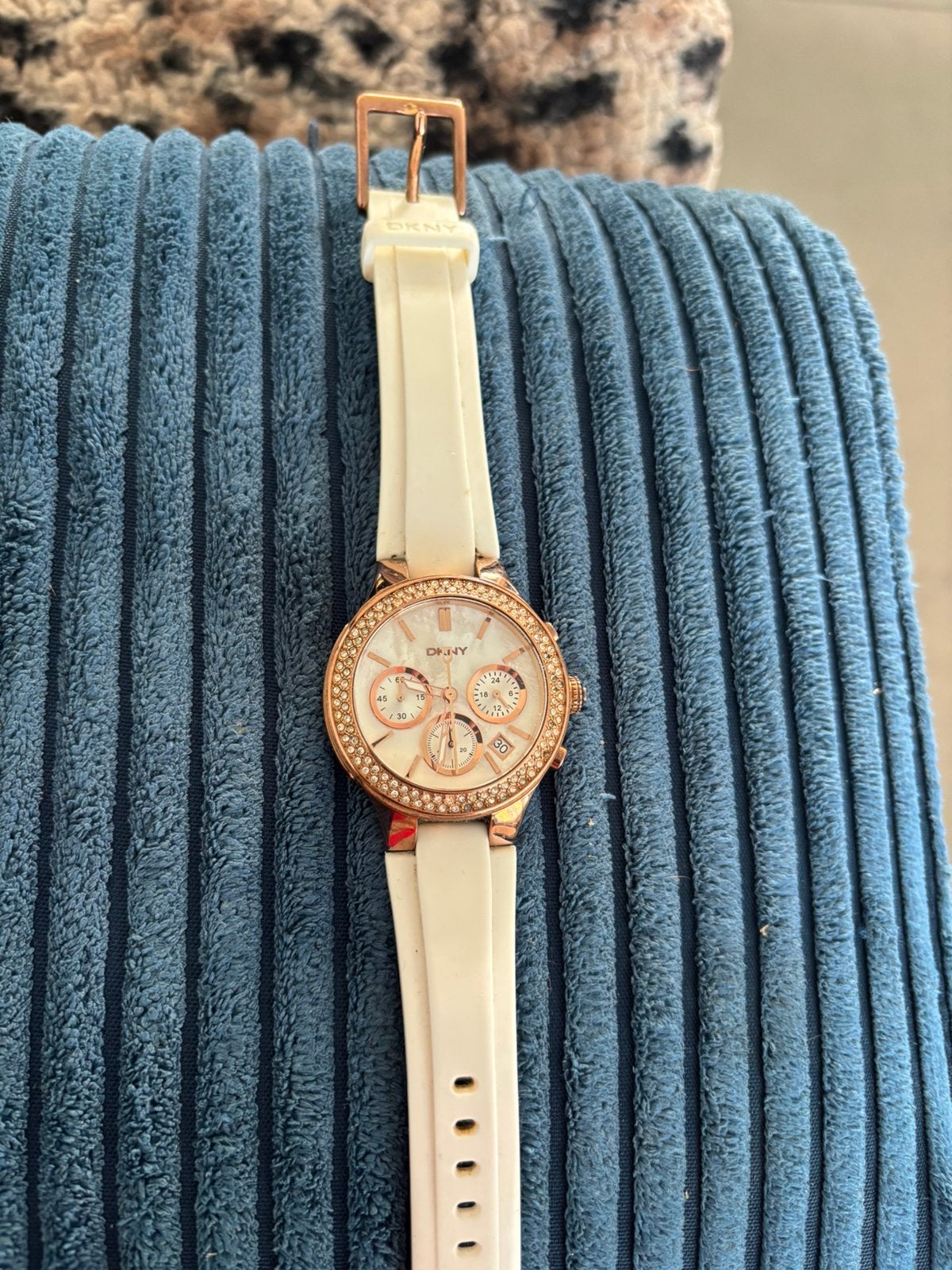 Dames horloge DKNY rose kleur., Sieraden, Tassen en Uiterlijk, Horloges | Dames, Gebruikt, DKNY, Polshorloge, Kunststof