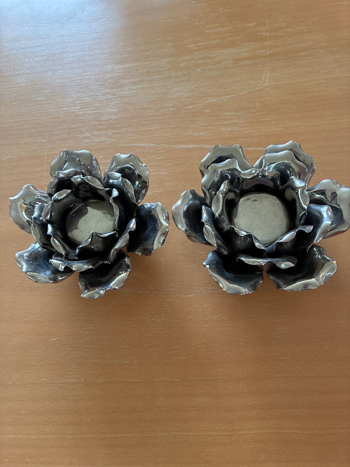 Set van 2 zilverkleurige lotus bloem waxinelichthouders, Huis en Inrichting, Waxinelichthouder, Ophalen of Verzenden, Zo goed als nieuw