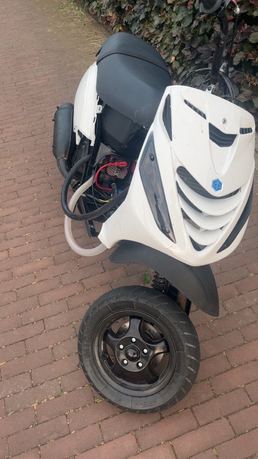 Omgelasten mono vork met bus!, Fietsen en Brommers, Snorfietsen en Snorscooters, Ophalen, Zo goed als nieuw, Benzine, Piaggio
