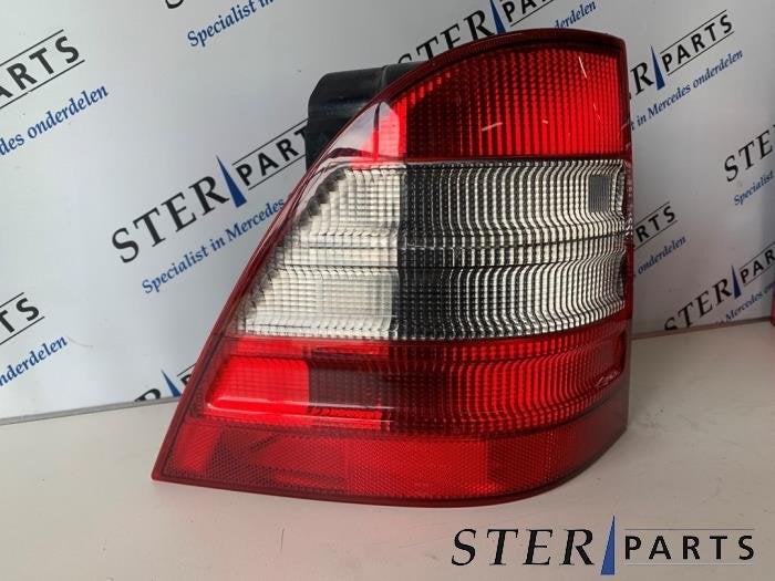 Achterlicht links van een Mercedes ML-Klasse, Gebruikt, -, Ophalen of Verzenden, -
