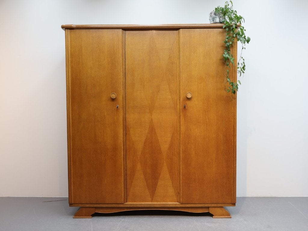 Vintage kledingkast 3 deurs eiken jaren`50, Ophalen, Gebruikt, 100 tot 150 cm, Vintage kledingkast antieke kledingkast vintage meubel.