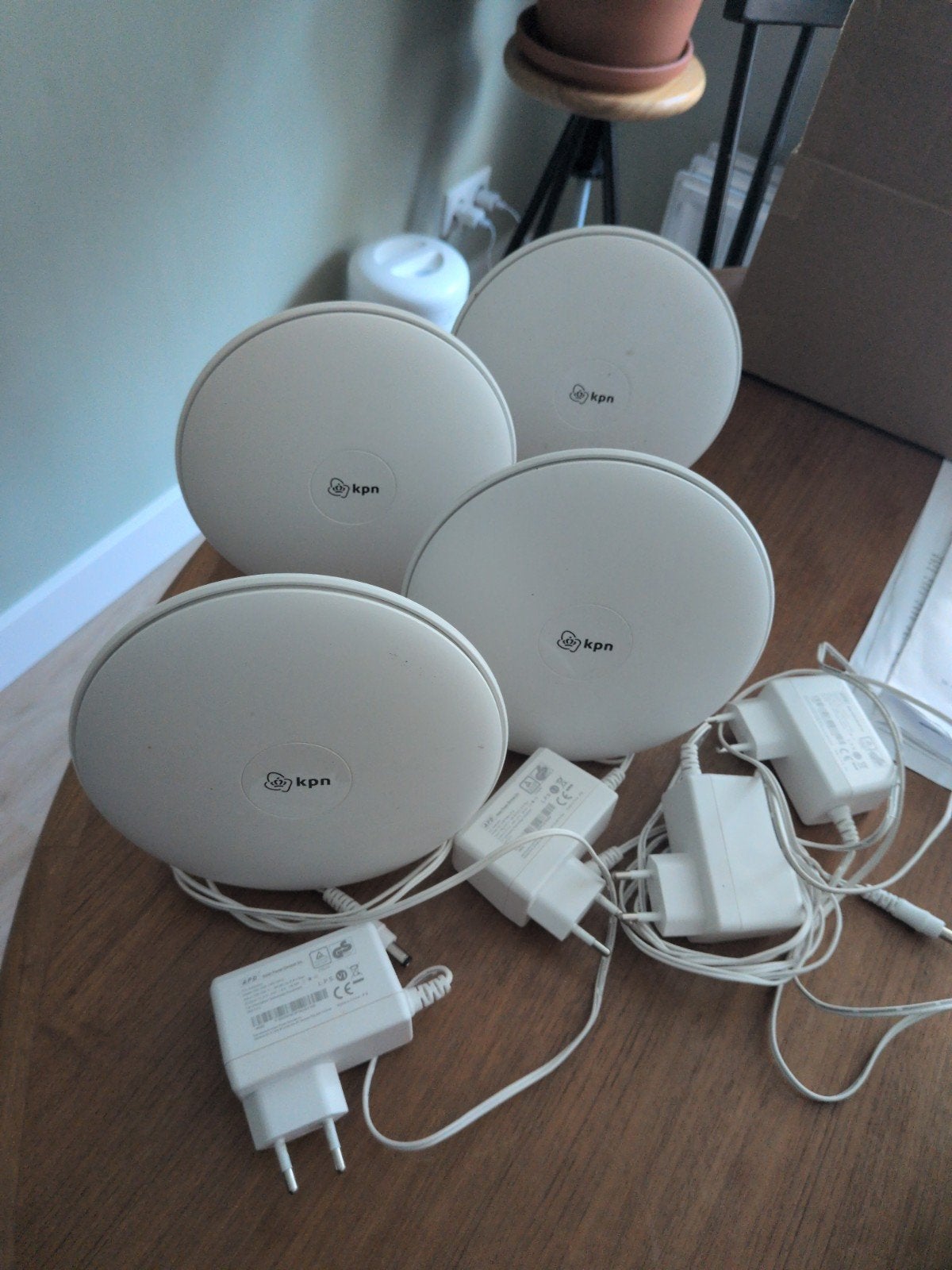 KPN Wifi Versterkers (4 stuks) met adapters, Ophalen of Verzenden, Gebruikt, Router, KPN